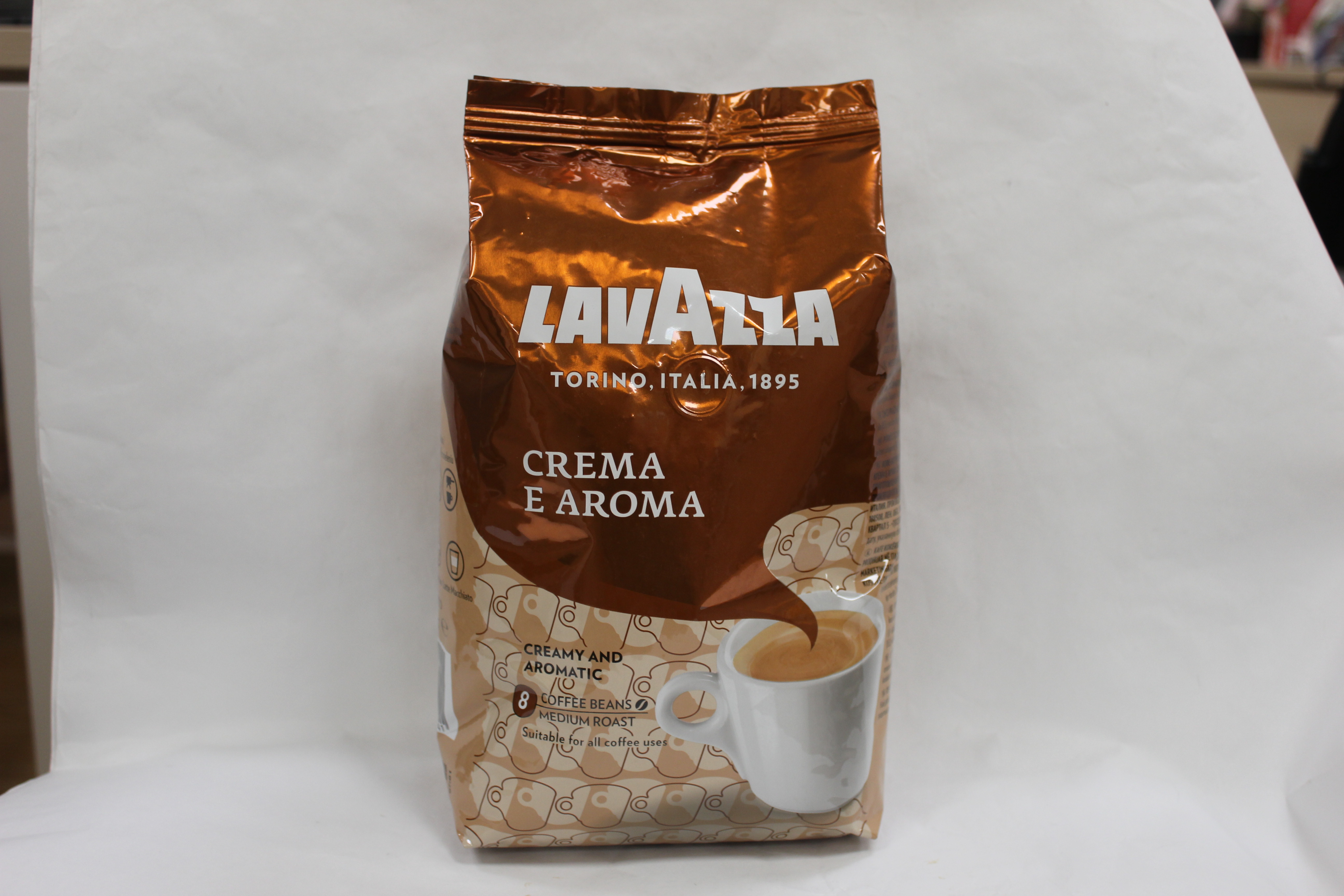 Кофе carraro crema aroma. Кофе Lavazza «Bella crema». Кофе в капсулах Lavazza crema Aroma. Эсмеральда Gold Premium 1000гр зерно. Фотографии тыльная сторона Lavazza crema e Aroma зерно 1 кг.